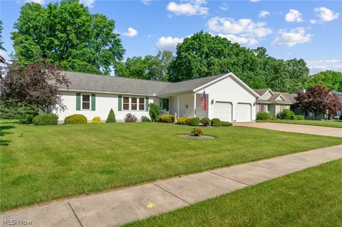 1220 Meadowview Ln, Amherst, OH 44001