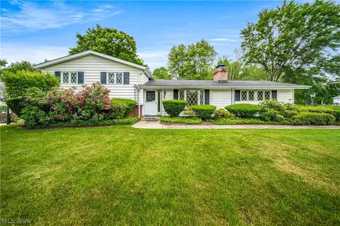 8288 Billings Rd, Kirtland, OH 44094