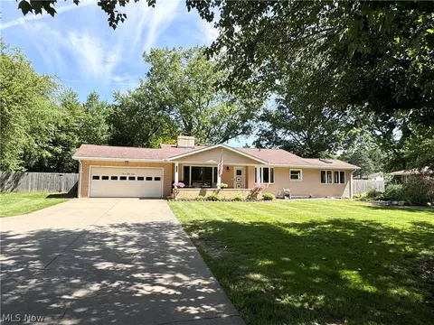 3047 Killian Rd, Uniontown, OH 44685