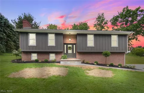 980 Petunia Cir NW, Hartville, OH 44632