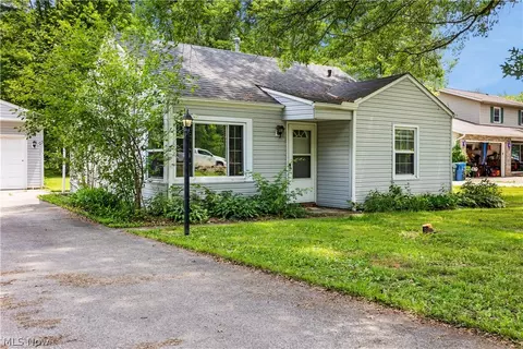 8635 Stearns Rd, Olmsted Twp, OH 44138