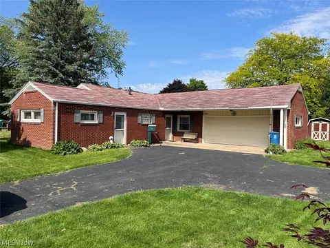 420 S Nickelplate St, Louisville, OH 44641