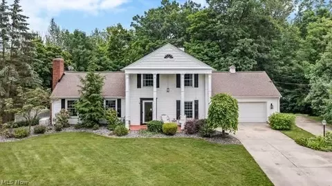 214 Wintergreen Hill Dr, Painesville, OH 44077