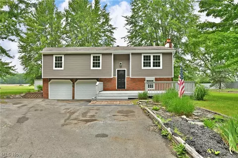 4797 Everett Hull Rd, Cortland, OH 44410