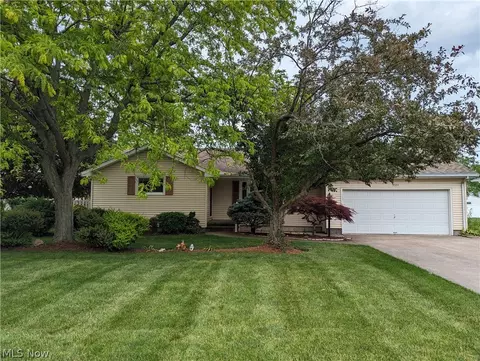 3944 Woodstock Dr, Lorain, OH 44053