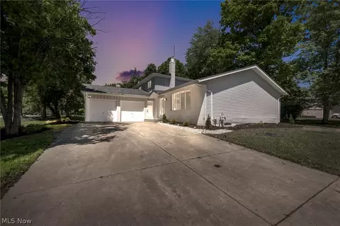37405 Fox Run Dr, Solon, OH 44139
