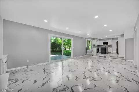 Living - 37405 Fox Run Dr, Solon, OH 44139 photo 5 of 5