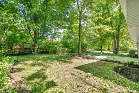 Exterior - 37405 Fox Run Dr, Solon, OH 44139 photo 10 of 10