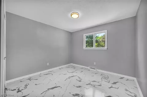 Bedroom - 37405 Fox Run Dr, Solon, OH 44139 photo 5 of 7