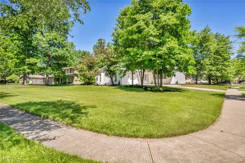 Exterior - 37405 Fox Run Dr, Solon, OH 44139 photo 4 of 10