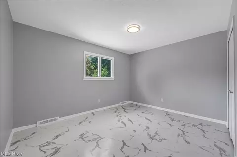 Bedroom - 37405 Fox Run Dr, Solon, OH 44139 photo 1 of 7