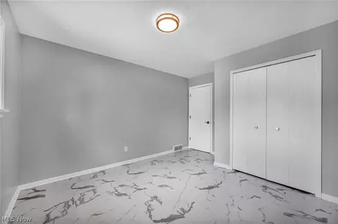 Bedroom - 37405 Fox Run Dr, Solon, OH 44139 photo 6 of 7
