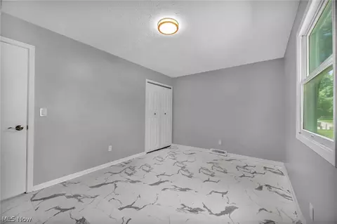 Bedroom - 37405 Fox Run Dr, Solon, OH 44139 photo 4 of 7