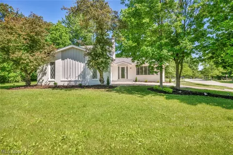 Exterior - 37405 Fox Run Dr, Solon, OH 44139 photo 5 of 10
