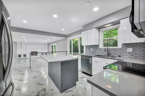 Kitchen - 37405 Fox Run Dr, Solon, OH 44139 photo 4 of 5