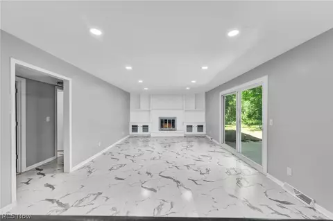 Living - 37405 Fox Run Dr, Solon, OH 44139 photo 3 of 5