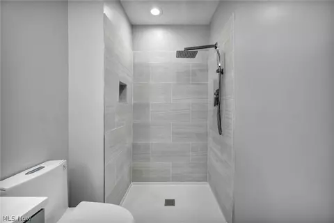 Bath - 37405 Fox Run Dr, Solon, OH 44139 photo 2 of 5
