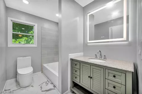 Bath - 37405 Fox Run Dr, Solon, OH 44139 photo 3 of 5