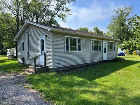 124 Thomas Dr, Conneaut, OH 44030