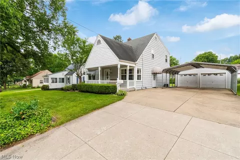 452 Dorset St, Akron, OH 44305