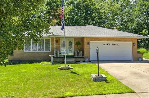 2700 Parmalee Dr, Seven Hills, OH 44131