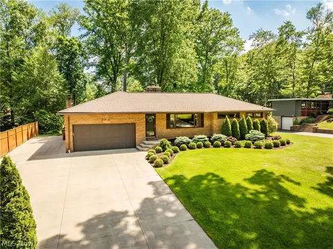 794 Havenwood Dr, New Franklin, OH 44319