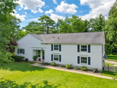 2240 Danbury Ln, Hudson, OH 44236