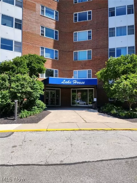 11850 Edgewater Dr #620, Lakewood, OH 44107