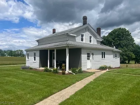 1594 Lake Center St NW, Uniontown, OH 44685