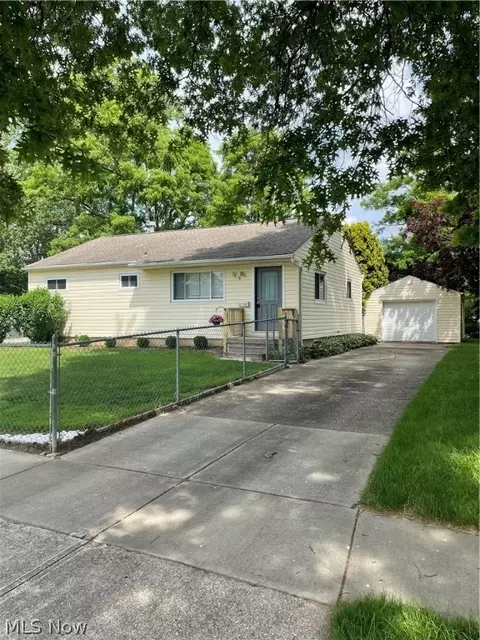 1359 Dewitt Dr, Akron, OH 44313