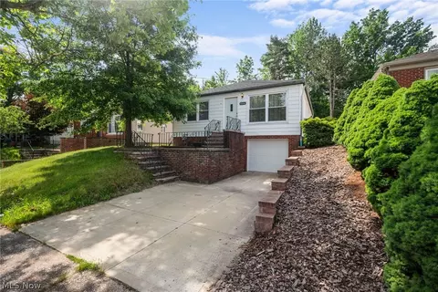 4003 Longwood Ave, Parma, OH 44134