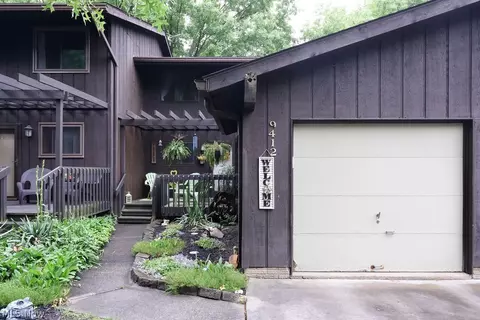 9412 Bassett Ln #417, North Royalton, OH 44133