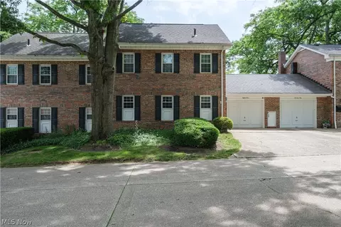 83 Yardley Ln, Akron, OH 44313