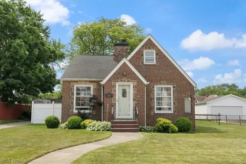 2205 North Ave, Parma, OH 44134