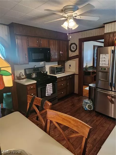 Kitchen - 313 Cornell Ave, Elyria, OH 44035 photo 2 of 2