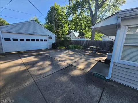 Exterior - 313 Cornell Ave, Elyria, OH 44035 photo 4 of 6