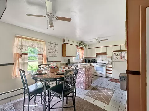 Kitchen - 405 Eastern Ave, Campbell, OH 44405 photo 4 of 5