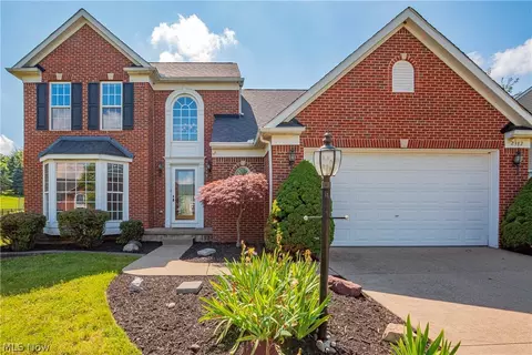 2382 Handforth St, Uniontown, OH 44685