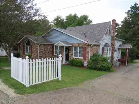 240 Park Ave SE, Carrollton, OH 44615