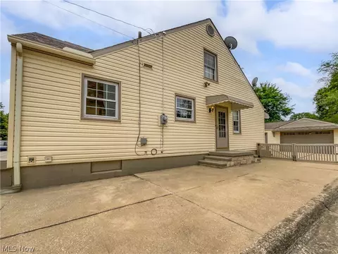 Exterior - 382 Oxford Ave, Akron, OH 44310 photo 2 of 3