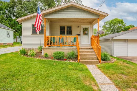 2576 Shelburn Ave, Akron, OH 44312
