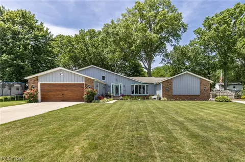 10 Salem Ct, Avon Lake, OH 44012