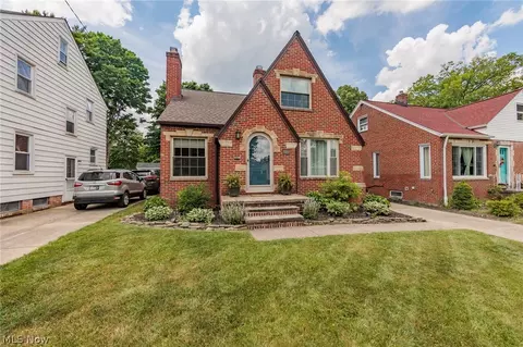4066 W 215th St, Fairview Park, OH 44126