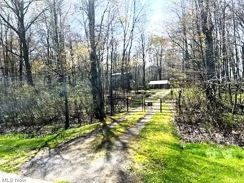 7040 Woodard Rd, Andover, OH 44003