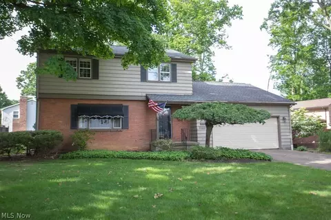 864 Lynridge Dr, Youngstown, OH 44512