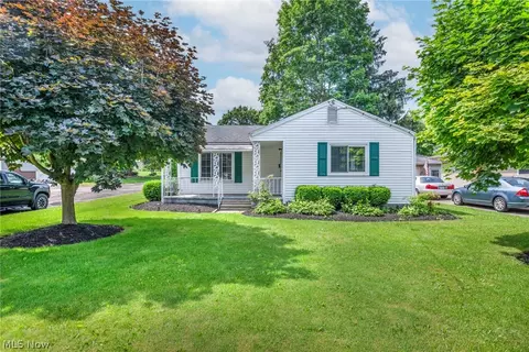 1332 Stratford St, Barberton, OH 44203