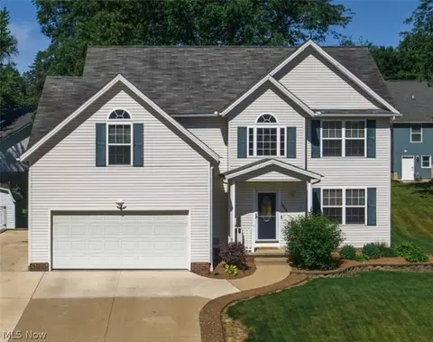1658 Eagles Ln, Akron, OH 44306