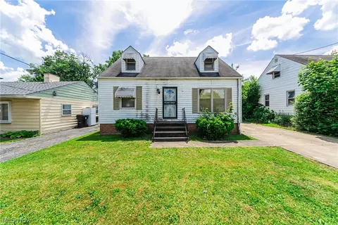 17008 Ridgeton Dr, Cleveland, OH 44128