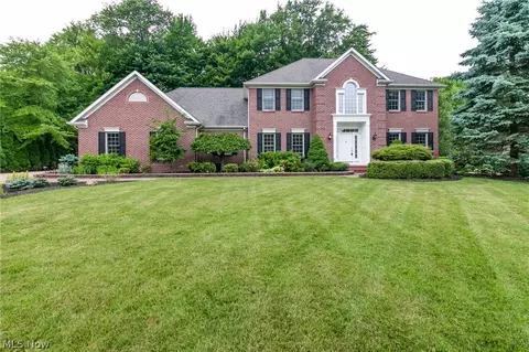 10316 Christina Dr, Kirtland, OH 44094