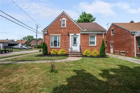 4162 W 57th St, Cleveland, OH 44144